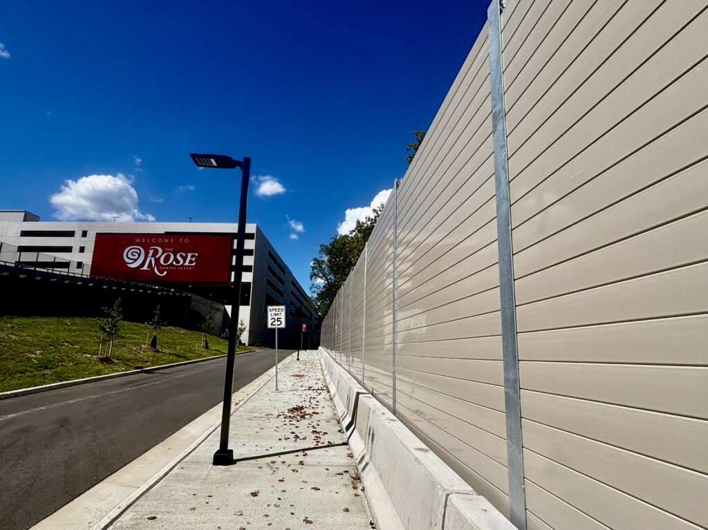 Gallery #1 structure-mounted noise barrier wall