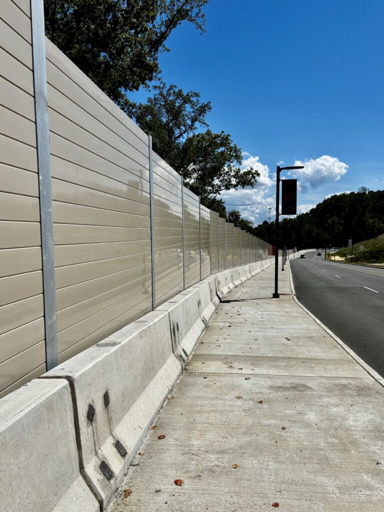 Gallery #5 structure-mounted noise barrier wall